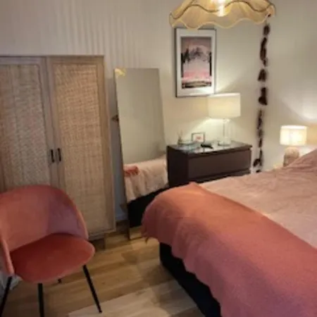 T2 Batignolles Avec Cour Privée * Paris